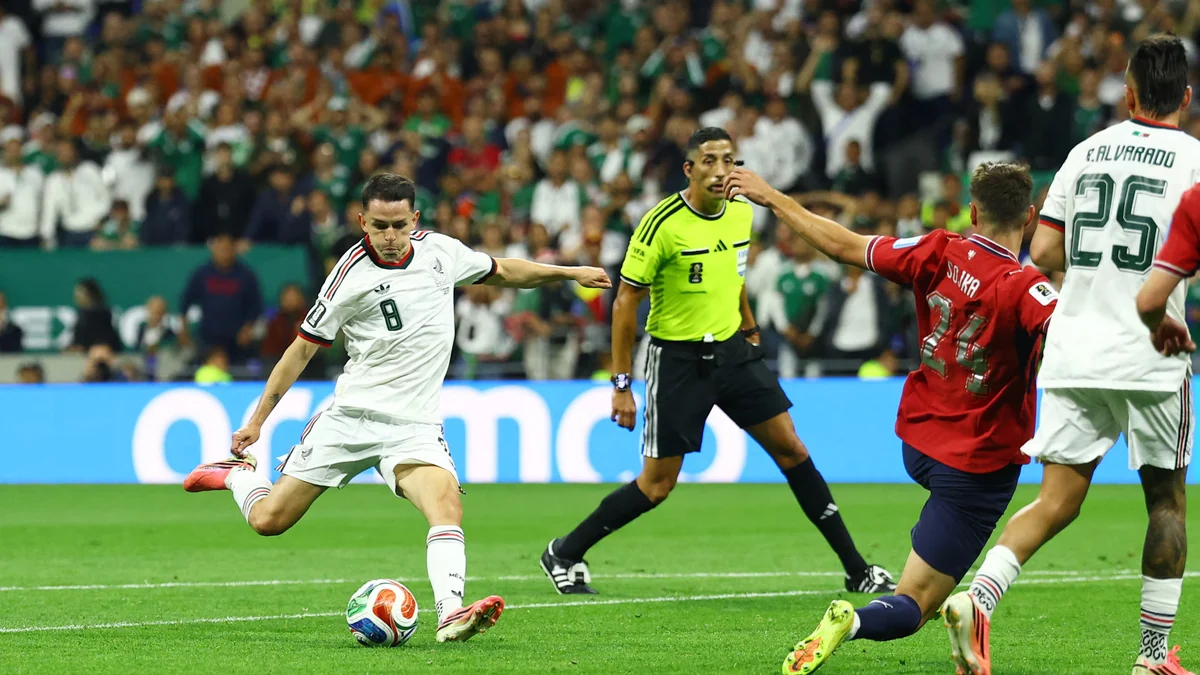 El Vasco mueve sus fichas: revelan el posible once de la Selección Mexicana para los 16vos