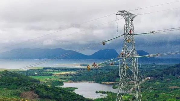 La empresa estatal china que estuvo a punto de tener el poder de cortarle la luz a todos los chilenos