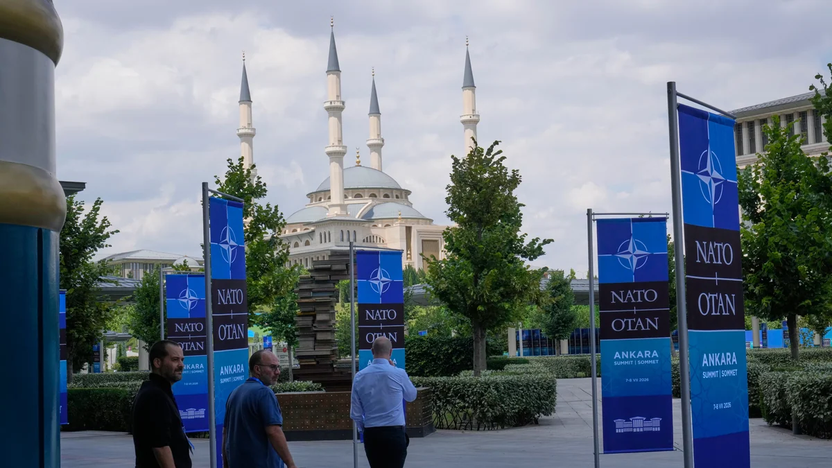 Ankara recibe a los líderes de la OTAN con cientos de detenciones preventivas, un blindaje total y taxistas con colonia