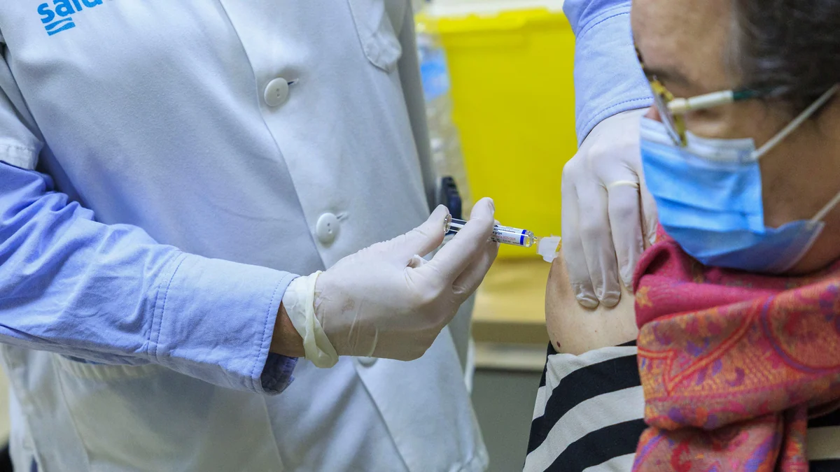 ‘Inmunofitness’: el riesgo de que las farmacéuticas promocionen la vacunación como si fuera ir al gimnasio