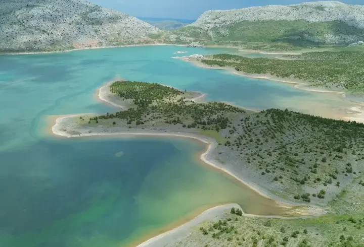 Kuruyan Sarıot Gölü yağışlarla yeniden hayat buldu