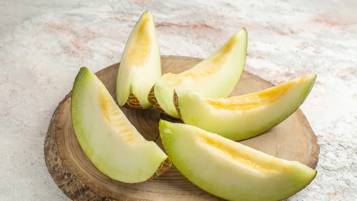 El melón, la fruta estrella de las mesas de verano que es fuente de vitaminas y minerales