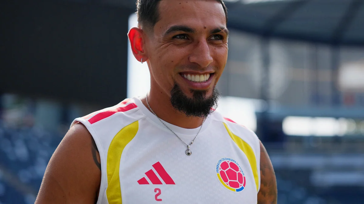 Daniel Muñoz respondió a las declaraciones del técnico de España sobre Colombia en el Mundial 2026: “No somos máquinas”