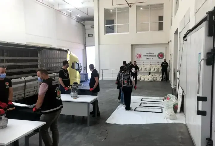 İpsala Sınır Kapısı'na gelen TIR'da 1,5 ton uyuşturucu ele geçirildi