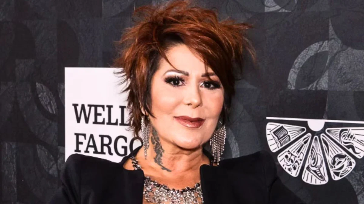 Alejandra Guzmán reaparece tras cirugías y anuncia su regreso a los escenarios: “Puedo durar 38 años más en el rock and roll”