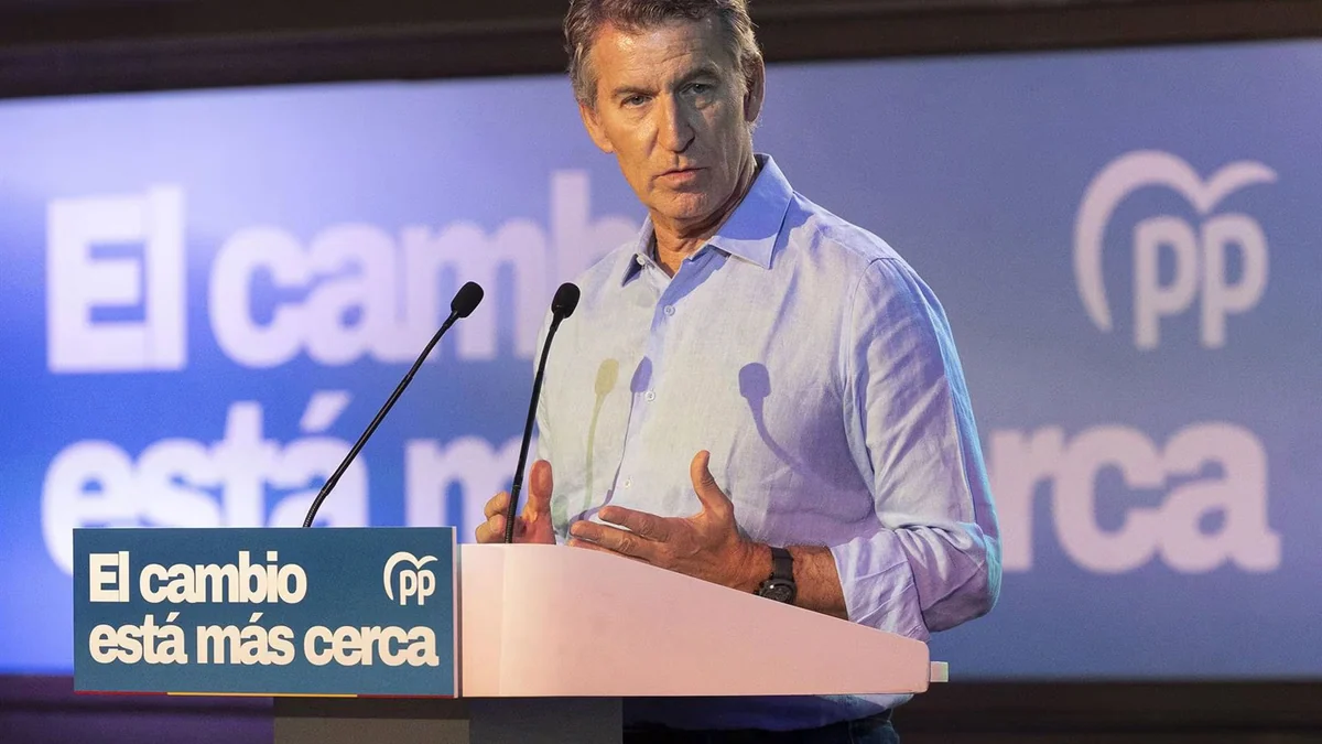 Feijóo suspende agenda por el trágico incendio en Almería y estará en contacto permanente con Moreno