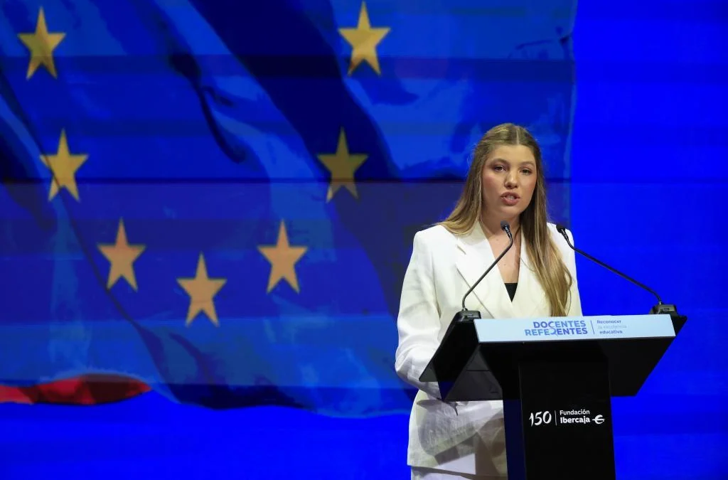 La Infanta Sofía debuta con solvencia en su primer discurso y señala la falta de financiación como "un problema" para los docentes