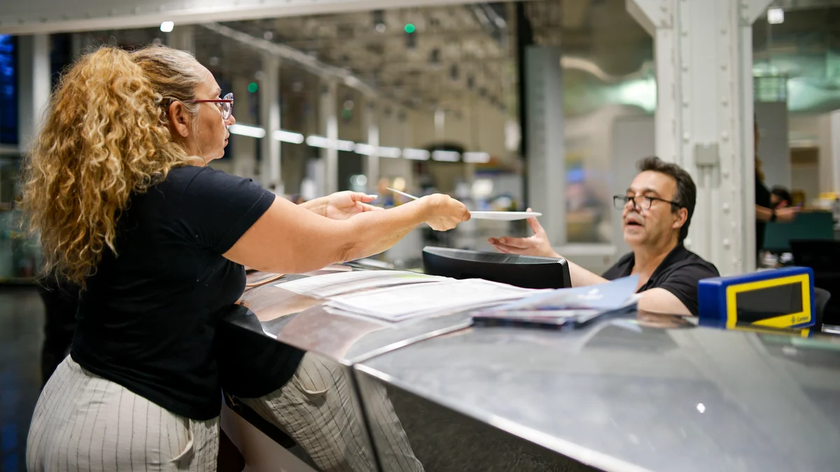 El Gobierno activa una regularización exprés de inmigrantes ante el riesgo de bloqueo por el Supremo