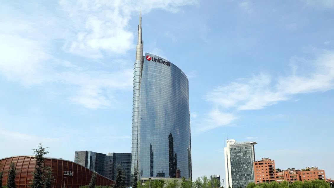 Cresce il premio ops Unicredit-Commerz, è oltre il 3%. Quota azioni al 39,18%