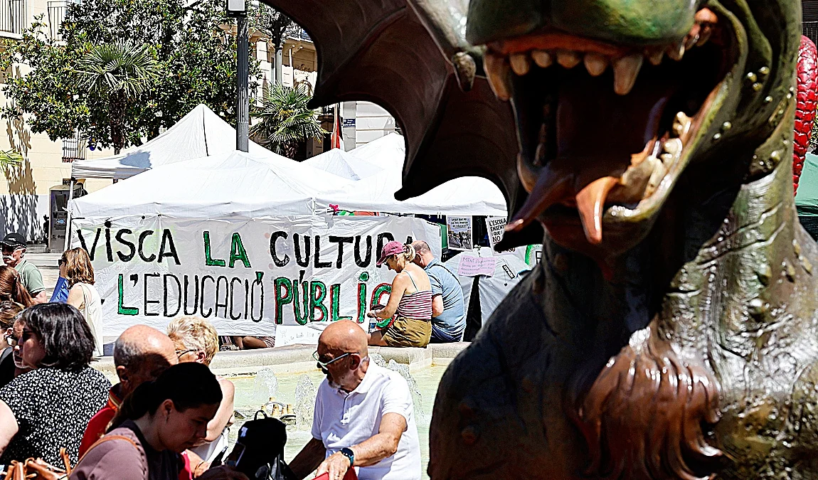Llorca responde al pulso de los profesores valencianos con un plan para crear 5.000 nuevas plazas, climatizar todas las aulas y bajar la ratio de alumnos