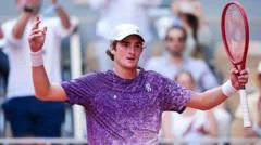 Teenage star Fonseca stuns Djokovic in French Open third-round epic