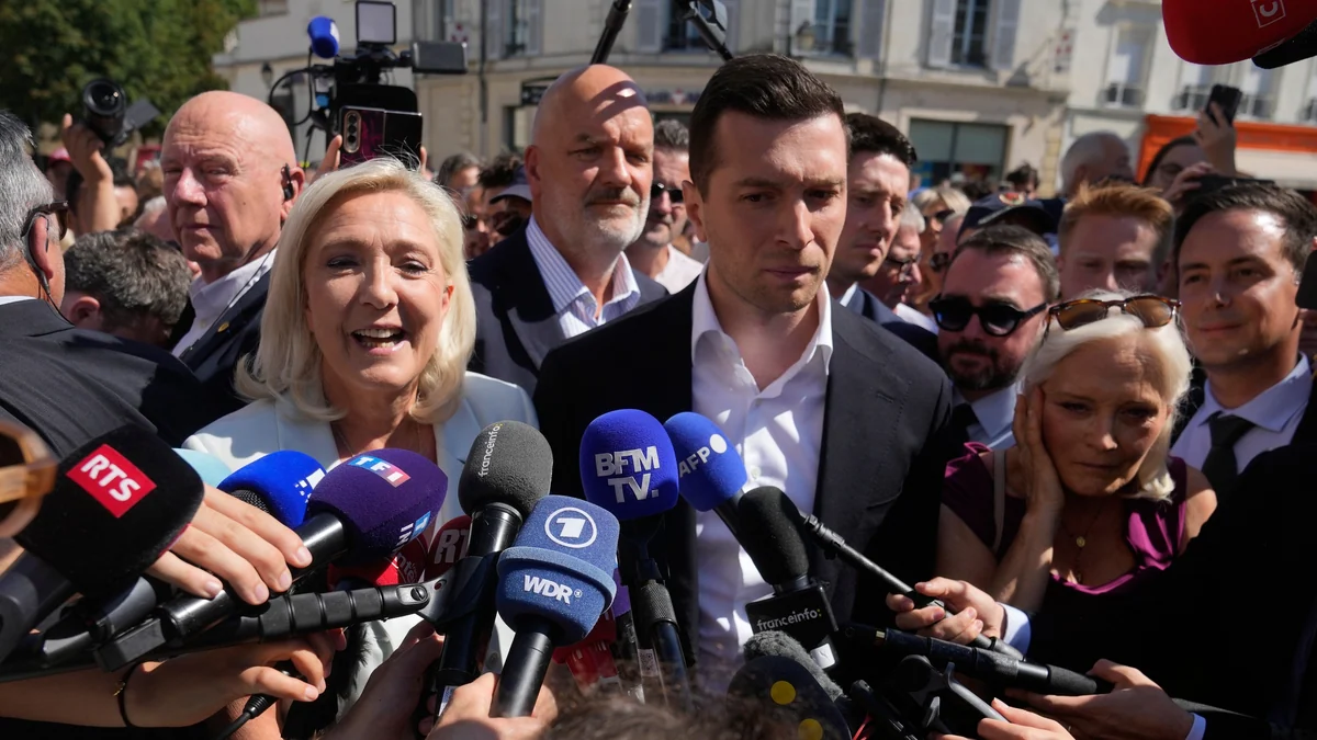 Marine Le Pen aventaja a todos los candidatos presidenciales en más de 15 puntos