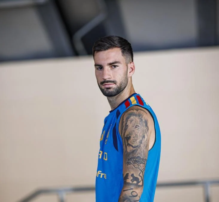 Álex Baena: "Muchos días llamé a mi madre llorando y le dije: 'hago la maleta, me voy, me quiero ir a casa con vosotros'"