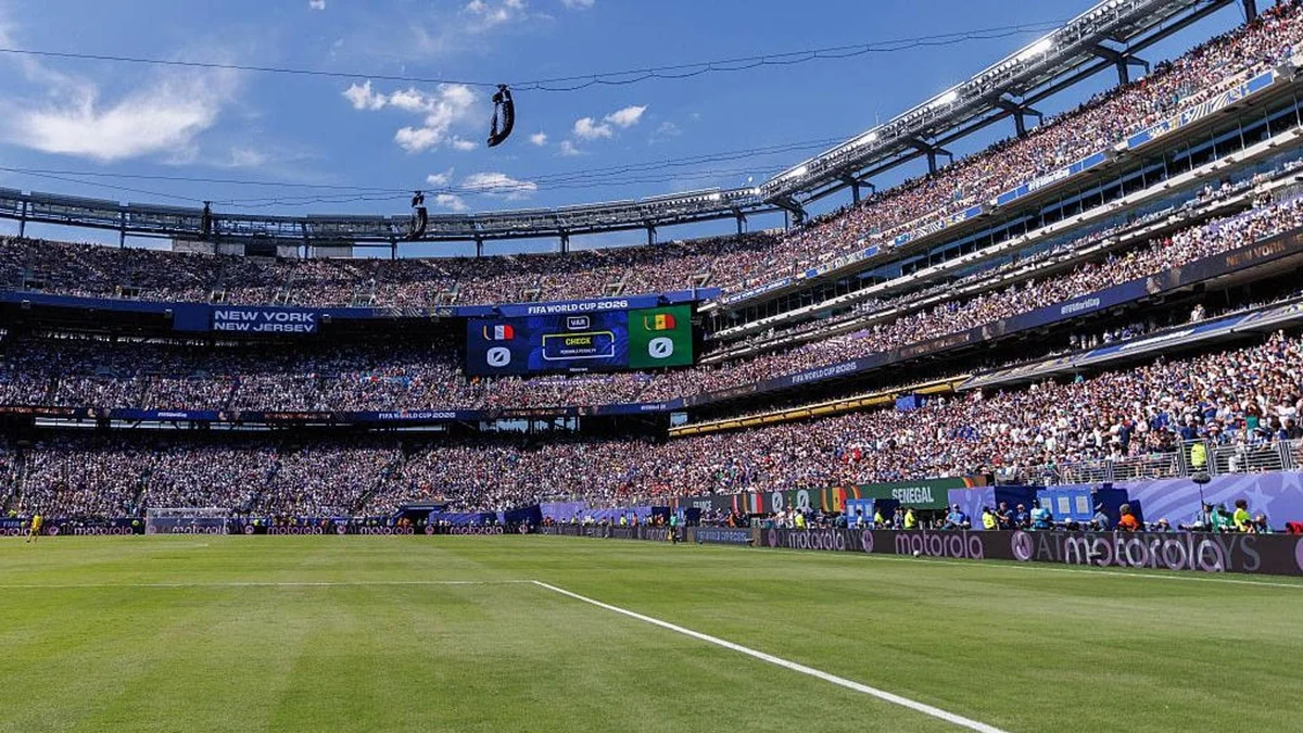 Il terreno è un disastro, polemica sullo stadio della finale dei Mondiali. Rabiot: “Non si può definire campo”