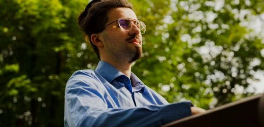 Arbeitslos als Akademiker: Vom IT-Studium direkt ins Bürgergeld