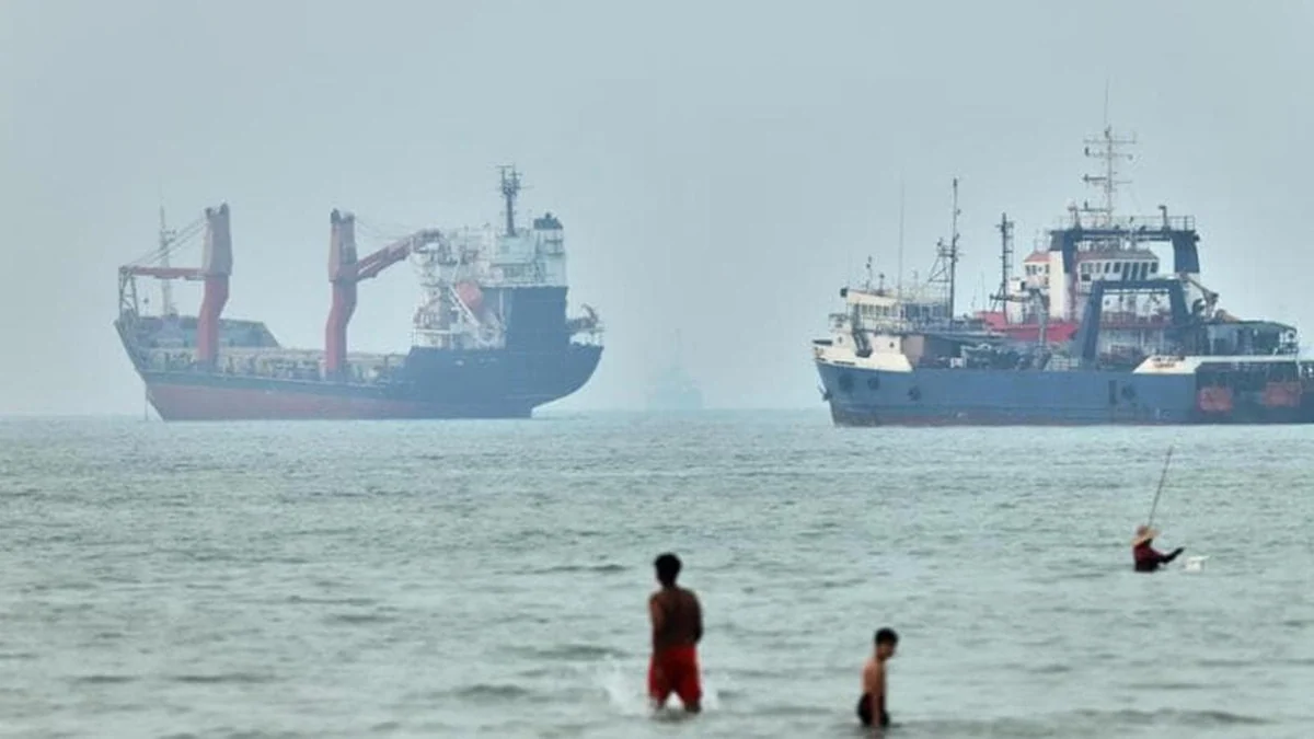 Guerra in Iran, le news di oggi in diretta. Hormuz, l’Iran ha lanciato due missili contro mercantili