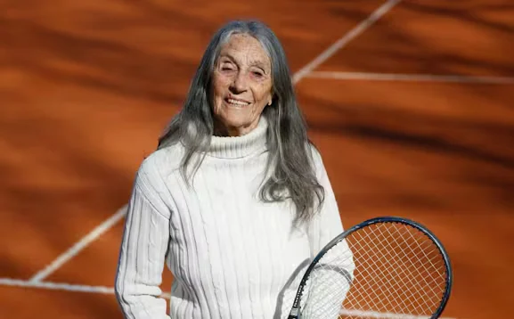 Tiene 92 años, dejó el tenis para dedicarse a su familia y décadas después volvió a representar a la Argentina: “Siempre hay que tener un deseo y seguirlo”