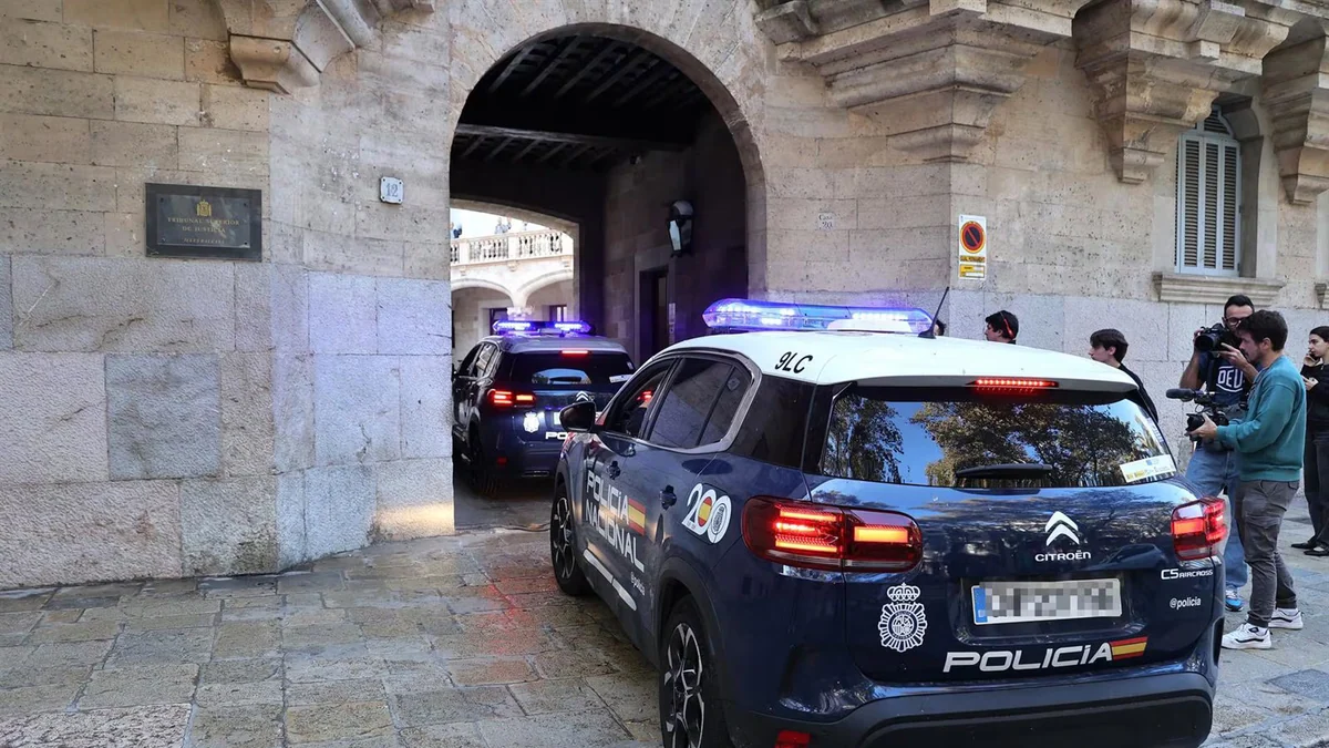 Tres turistas se enfrentan a 27 años de prisión por violar a una joven en un hotel de la Playa de Palma