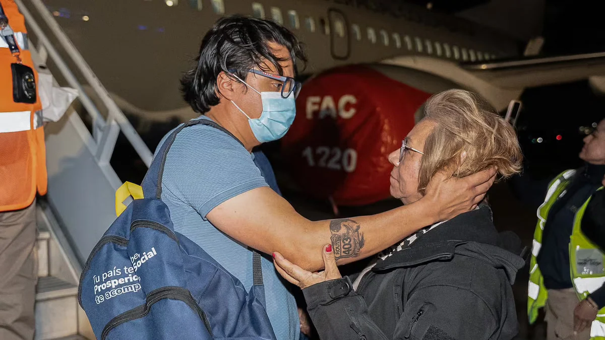 Cancillería defendió la presencia de Rosa Villavicencio en la llegada de colombianos deportados desde EE. UU., entre ellos ‘Beto’ Coral