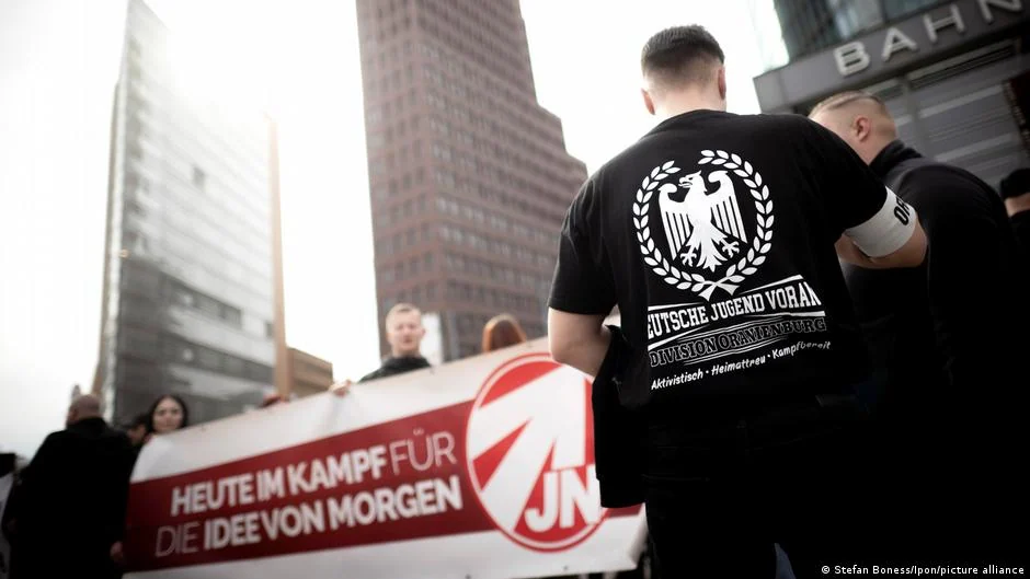 Berlin'de madalyonun öteki yüzü: Neonazi gençler