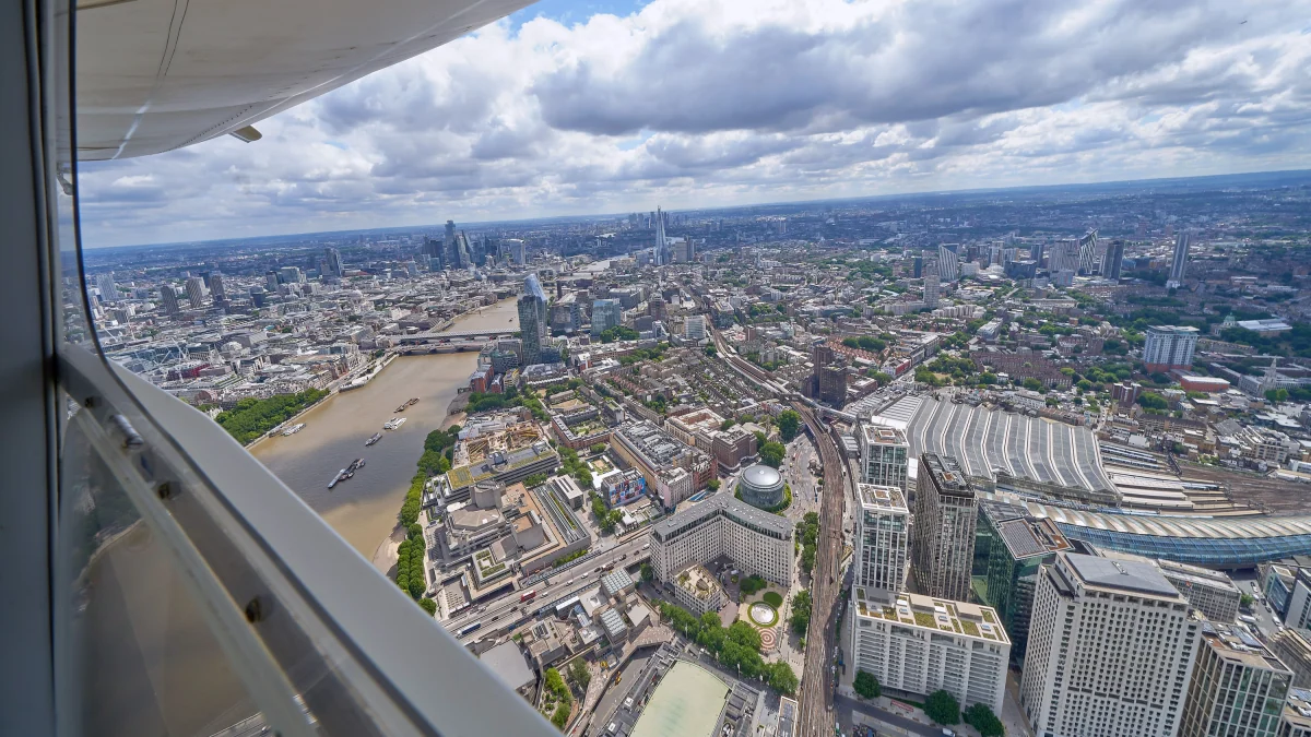 Zeppelinflug in der City: London liegt in der Luft