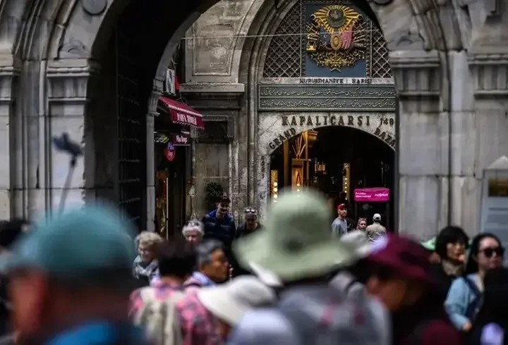 Yüzyılların ticaret merkezi Kapalıçarşı turistlerin gözdesi olmayı sürdürüyor