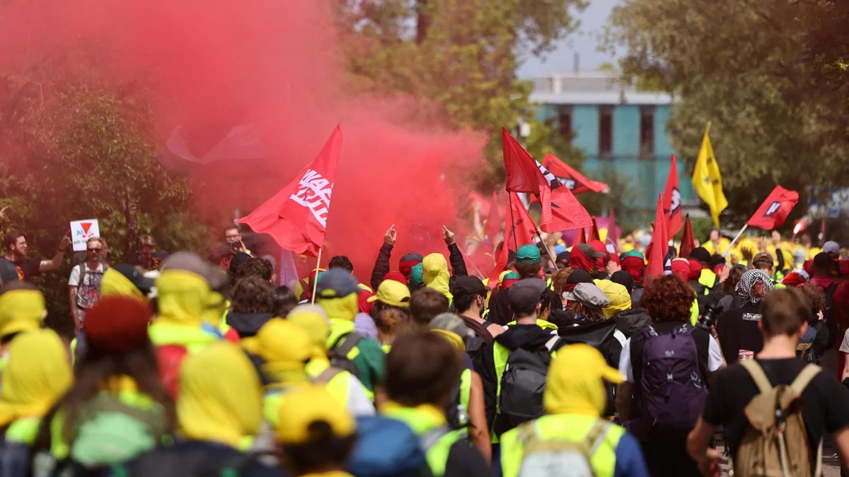 Congresso Afd tra blocchi e proteste, Weidel: “Noi il partito del popolo, non ci fermerete”