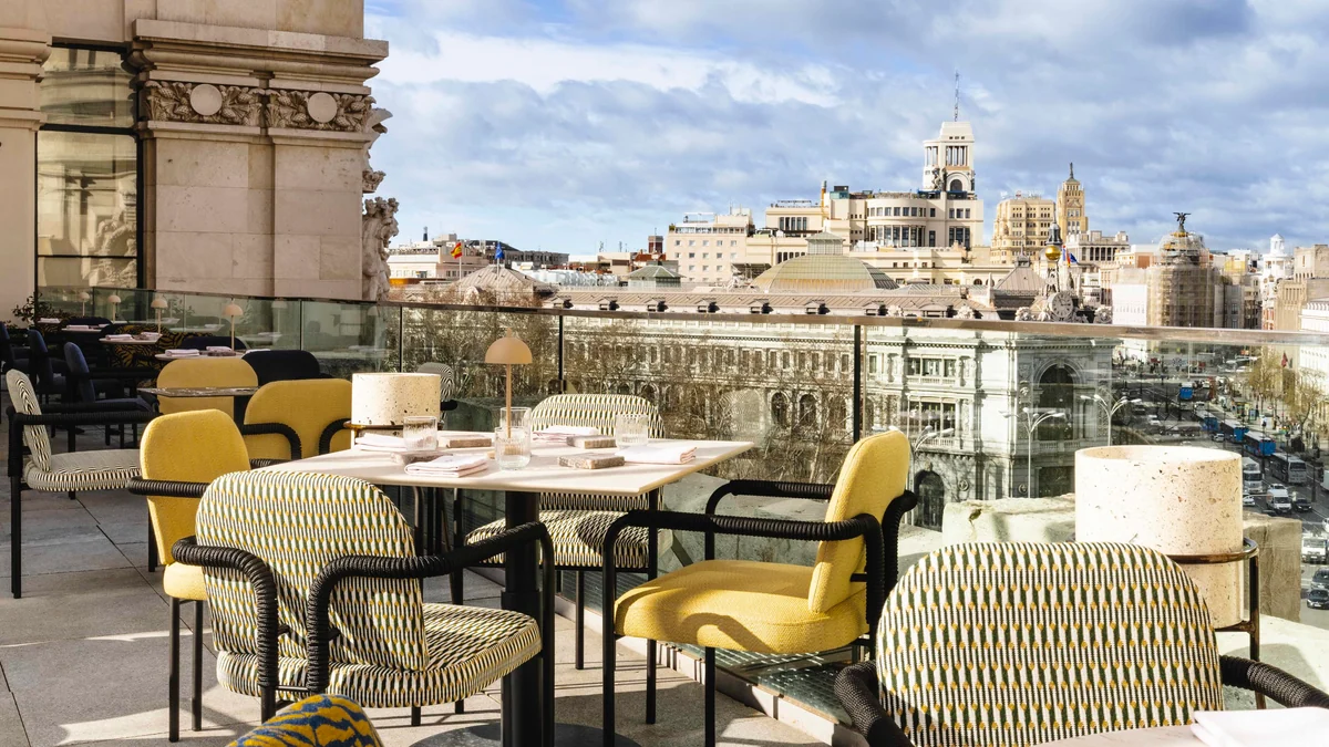 Las 15 terrazas de Madrid que no puedes perderte este verano: de la más exclusiva en el barrio de Salamanca a la más cinematográfica al lado de la Puerta del Sol