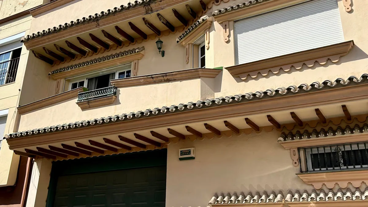 Detenido el presunto autor del doble asesinato en Mijas: apuñaló a su novia y su hija e incendió su vivienda