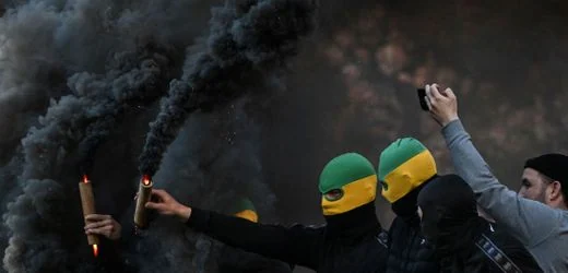 Ligue 1: Spielabbruch in Nantes – Vahid Halilhodzic stellt sich vermummten Fans entgegen