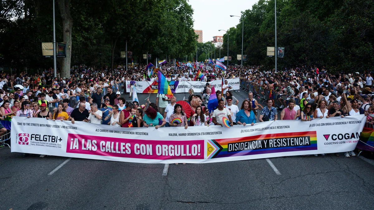El Orgullo 2026 de Madrid reúne a una multitudinaria marea arcoíris para clamar "disidencia y resistencia"