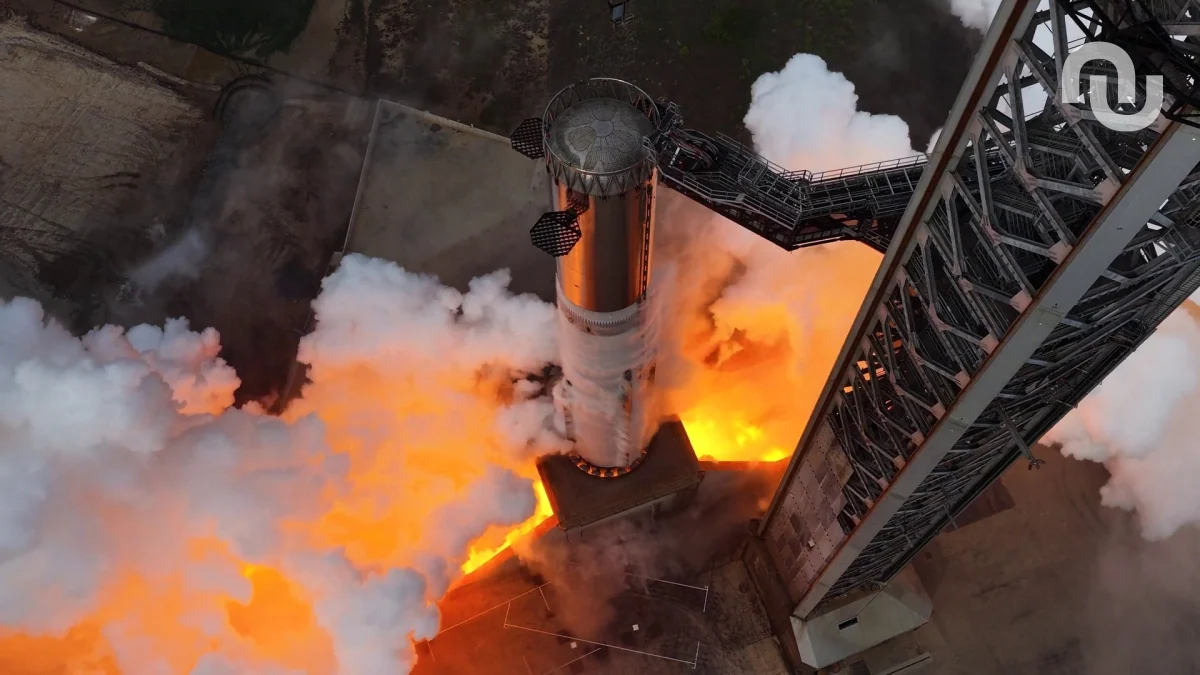 Ondes de choc et déluge de feu : la fusée Starship pousse à pleine puissance ses moteurs