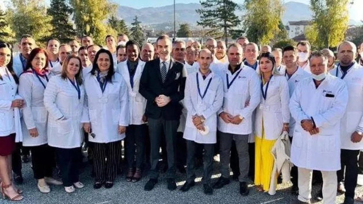 Sanità, la Calabria a Trump: “Senza i medici cubani moriamo, non li rispediremo a L’Avana”