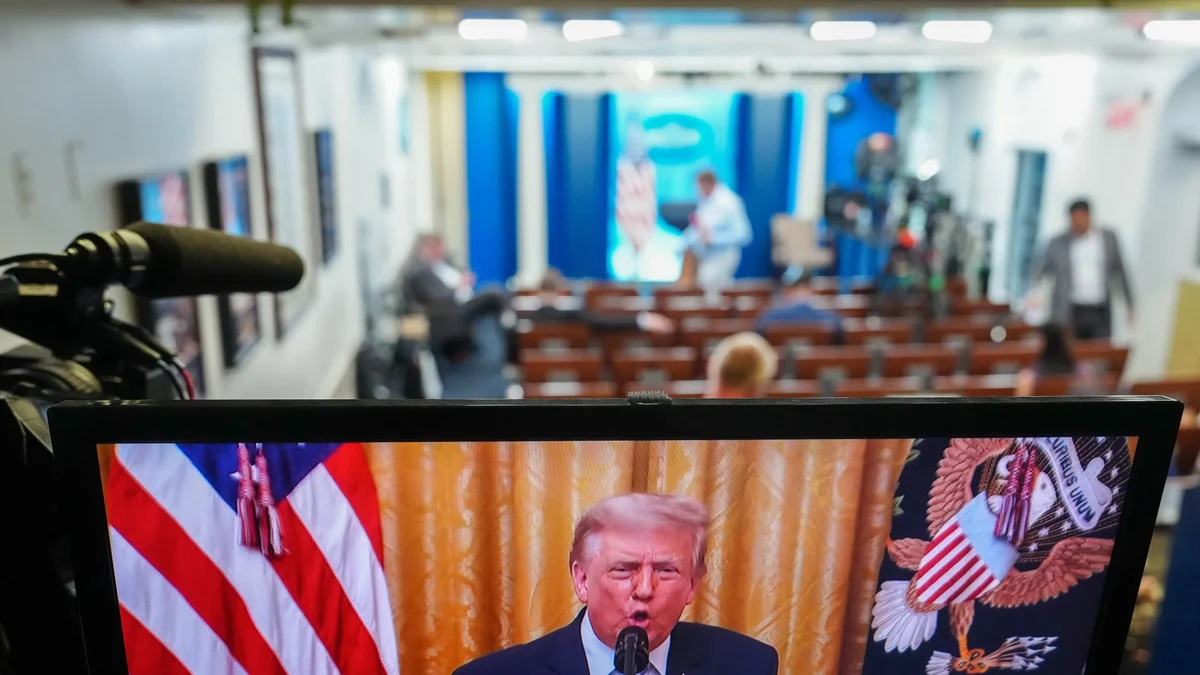 Las cadenas que se negaron a emitir el discurso de Trump se enfrentan a las represalias del Gobierno