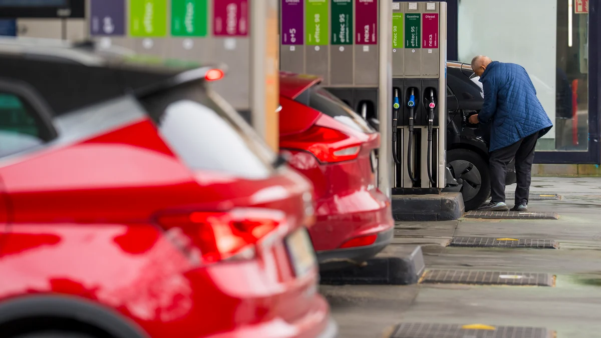 El IVA de la luz y el gas vuelve este lunes al tipo general del 21% y el de la gasolina se mantiene al 10%