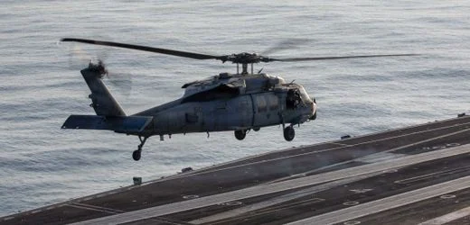 Arabisches Meer: US-Navy-Helikopter muss notlanden – Crewmitglied vermisst