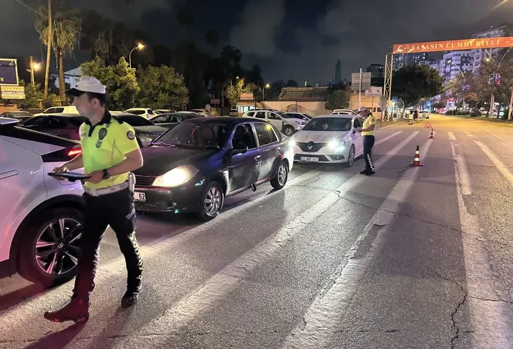 Adana'da trafik denetimi; 126 sürücüye ceza yazıldı