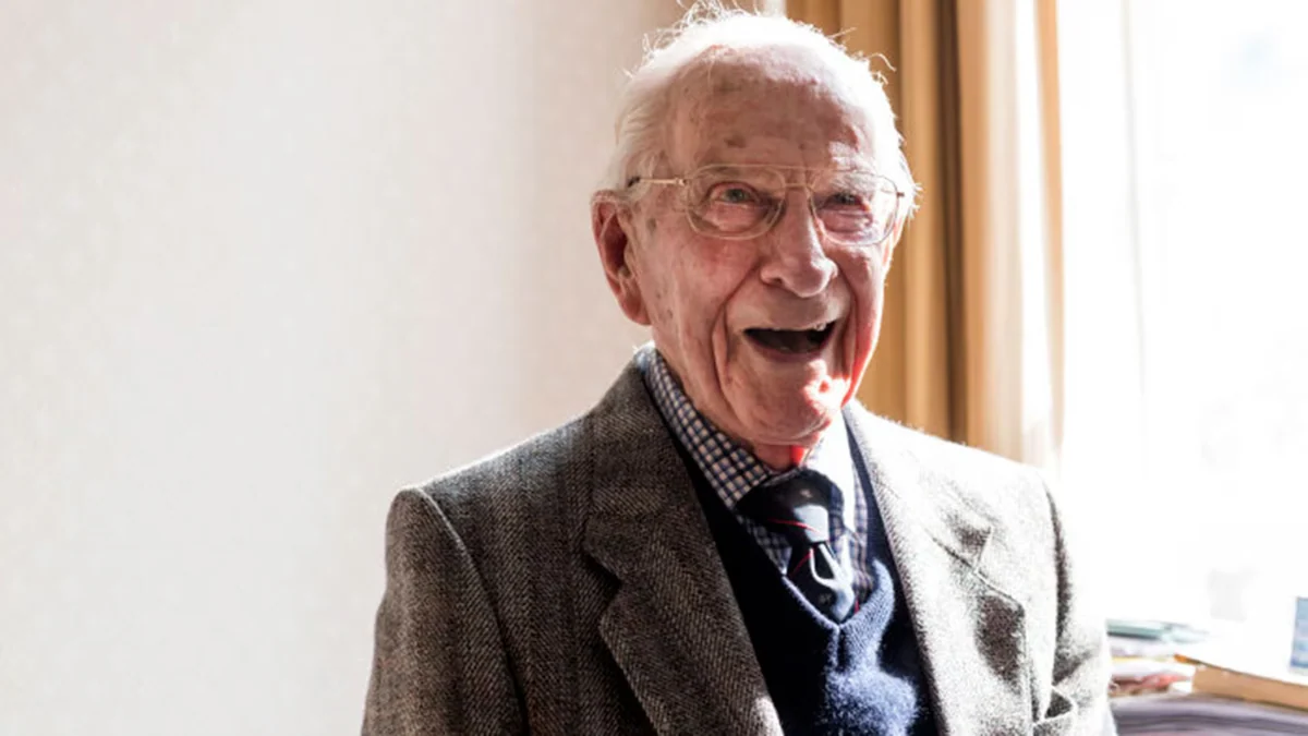 La impresionante longevidad del médico británico que vivió lúcido y activo hasta los 108 años