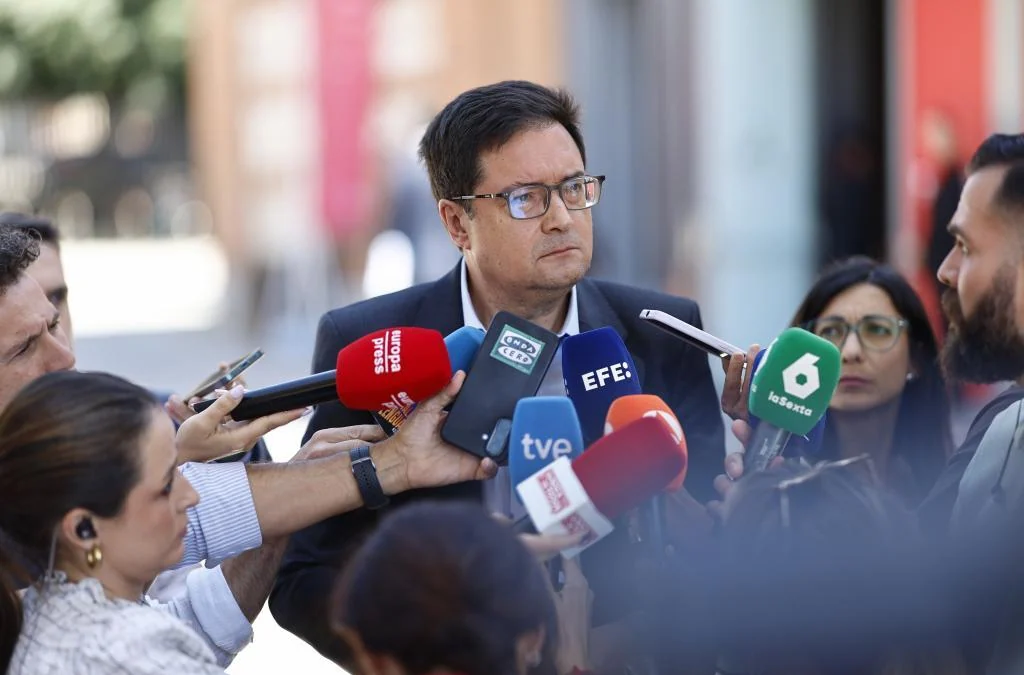 Óscar López se enfrentará a la abogada Silvia López Quivira en las primarias del PSOE madrileño