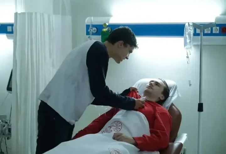KÜBRA ÜNLÜ YAZDI! AKKAYA İMPARATORLUĞU ÇATIRDIYOR; "BEN KİMİM ANNE?"!