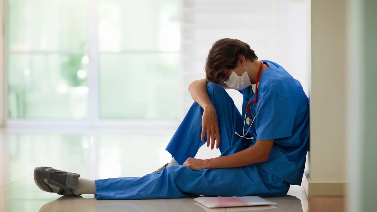 Más de 70 horas semanales y descansos sin cumplir: así trabajan los médicos MIR en España