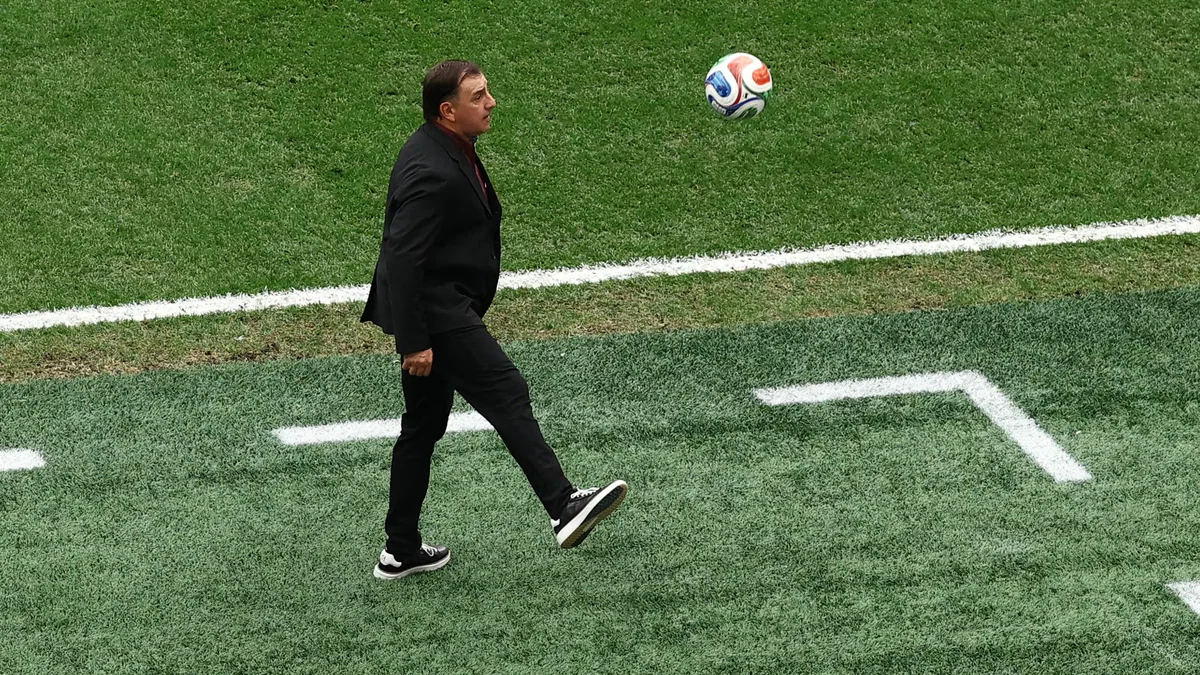 De esto depende la continuidad de Néstor Lorenzo como entrenador de la selección Colombia, según Javier Hernández Bonnet