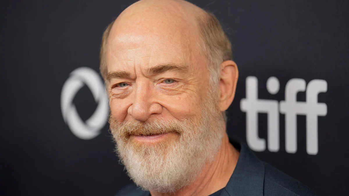 J.K. Simmons explicó cómo construyó al icónico editor de Spider-Man y por qué se inspiró en la comedia de los años 40