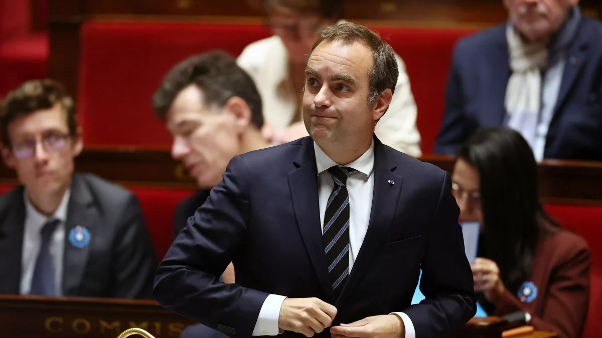 «Les Français ne nous pardonneraient pas toute forme de division inutile» : en plein divorce Borne-Attal, Lecornu tente de ressouder ses troupes