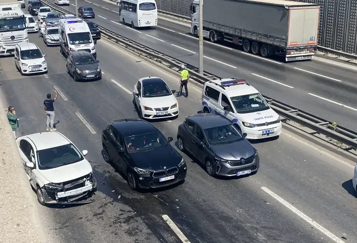 Eskişehir'de zincirleme kaza; 2 yaralı