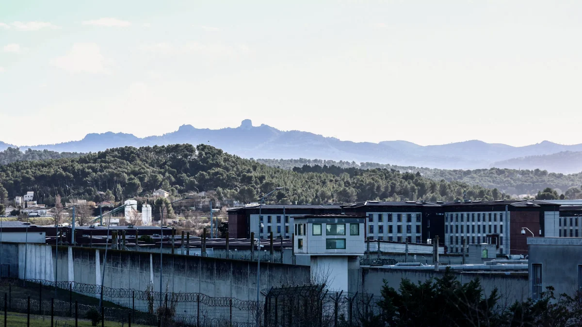 «Par Allah je vais vous tuer» : un surveillant de la prison d’Aix-Luynes violemment agressé par un détenu