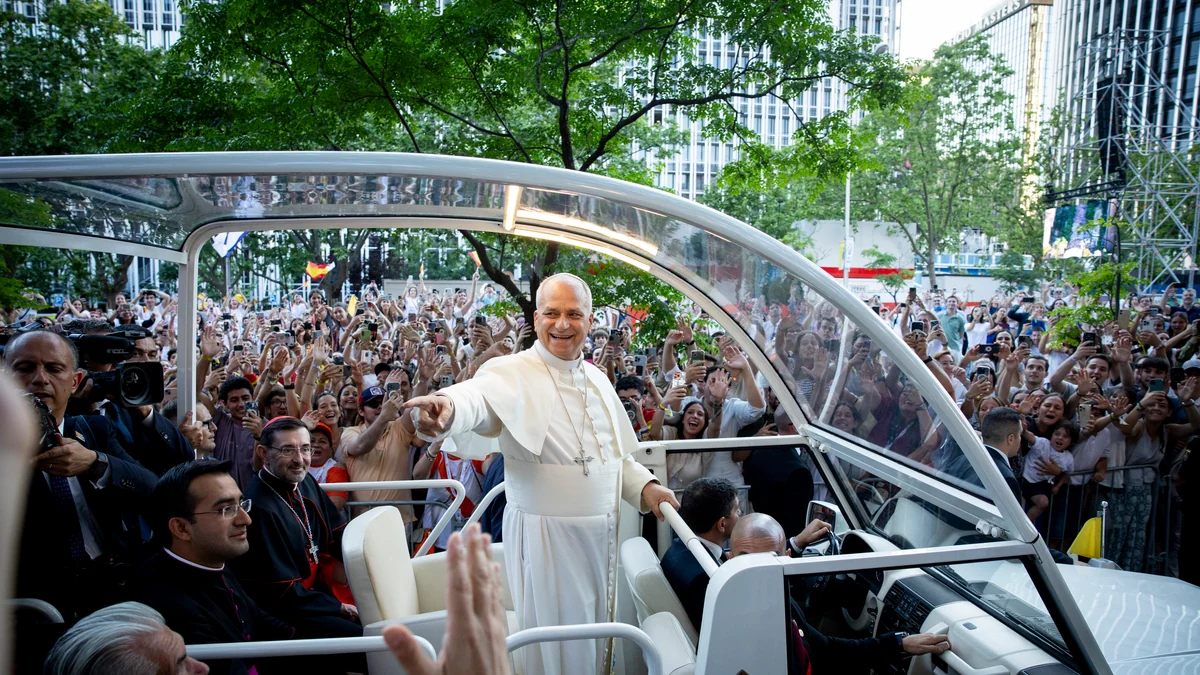 El Papa de "la luz" que habla "claro y firme" al mundo desde España desborda Madrid de júbilo