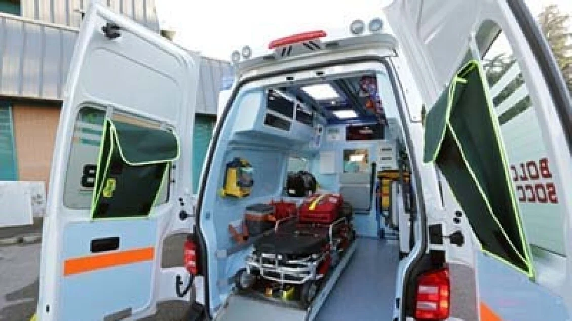 Tragedia a Lucca: morto un operaio, sarebbe rimasto schiacciato da una pressa