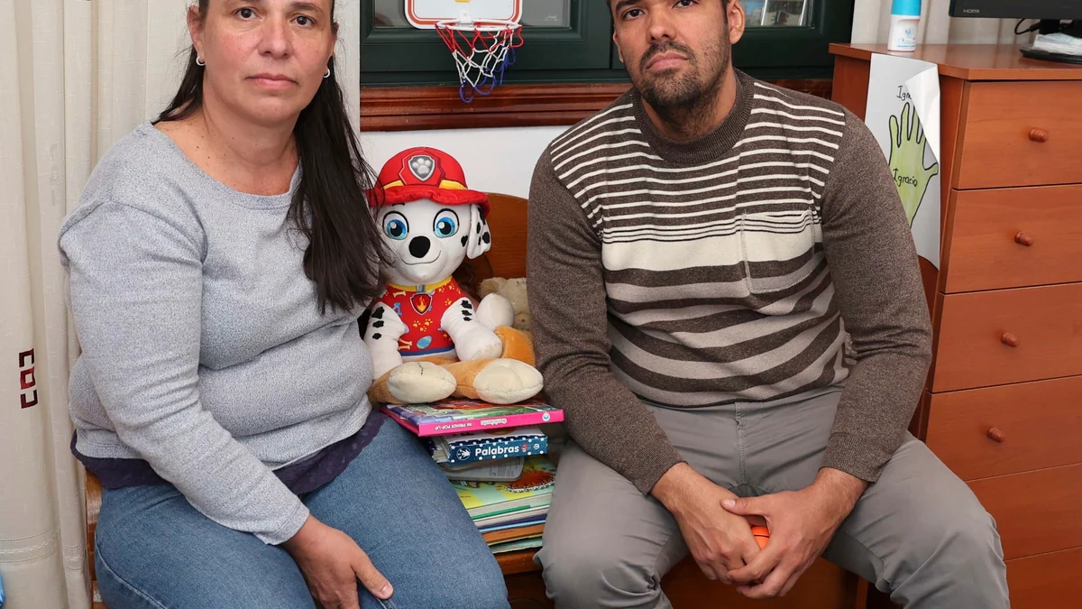 La batalla de Joaquín y Julieta para recuperar la ayuda de 500 euros para su hijo con parálisis cerebral tras ganar en los tribunales: "Nadie quiere asumir el error"