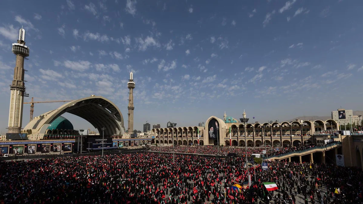 Millones de iraníes han despedido ya en Teherán los restos mortales del ayatolá Jamenei
